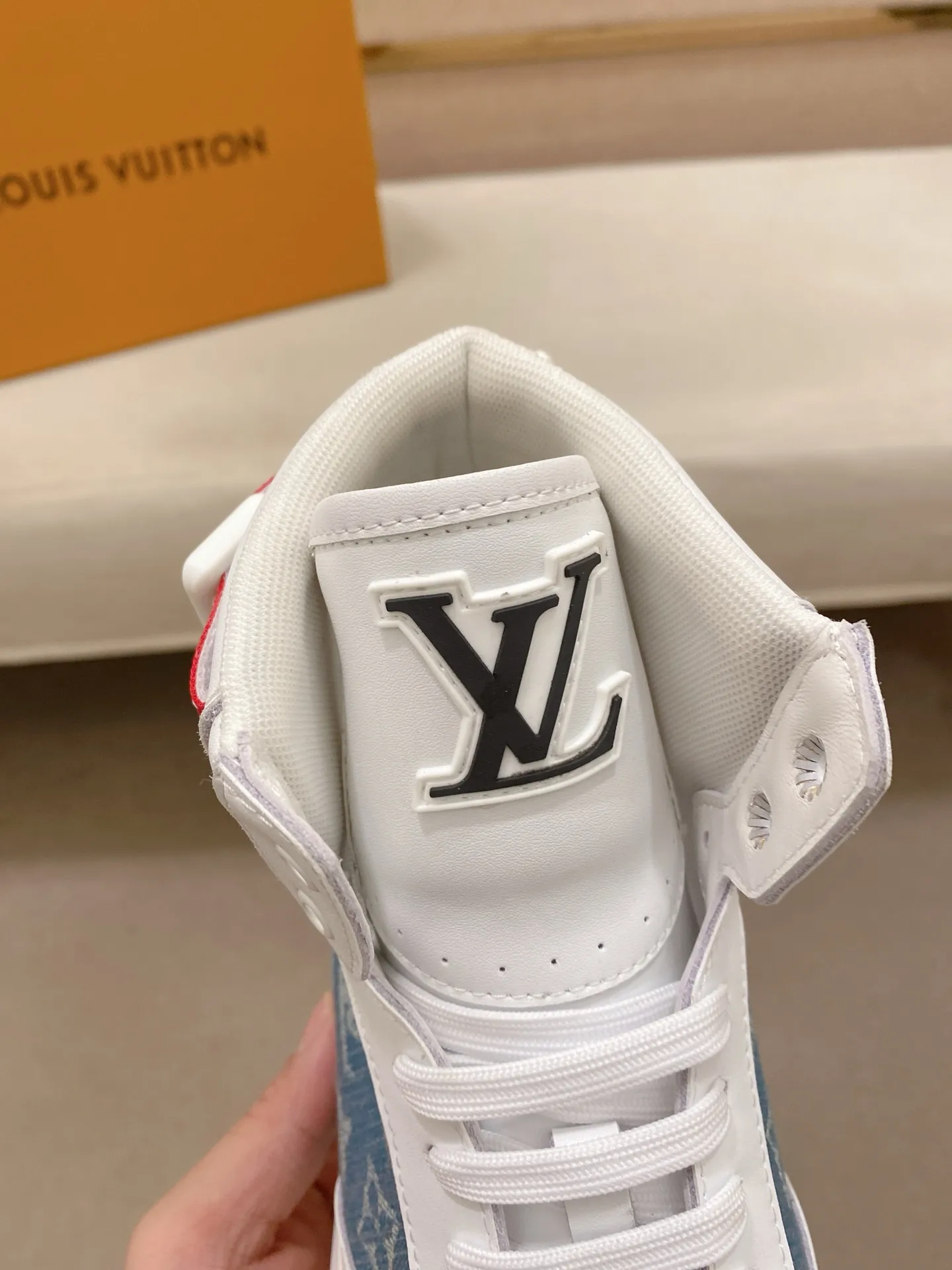 Men's shoes 400💰louis vuitton (Louis Vuitton/lv)🔍🔍The new counters are on sale at the same time. The uppers are imported from Italy. ⃣️Re-engraved🇮🇹💪💪, ⚠Sole: The original sole is specially provided by the original factory, the exclusive movable molded sole is super comfortable, ⚠Original and single goods 🔍high quality, you can enter and leave the counter at will, welcome to compare⚠. Code number: 38-44 (45/customized, non-refundable)